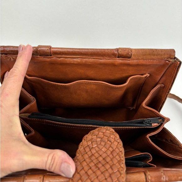 Crossbody purse basket weave pattern brown shoulder strap-10x9x4 - Picture 6 of 10